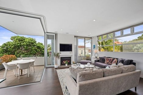 Photo of property in 2/2a Earnoch Avenue, Takapuna, Auckland, 0622