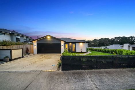 Photo of property in 2 Ihakara Arthur Lane, Aotea, Porirua, 5024