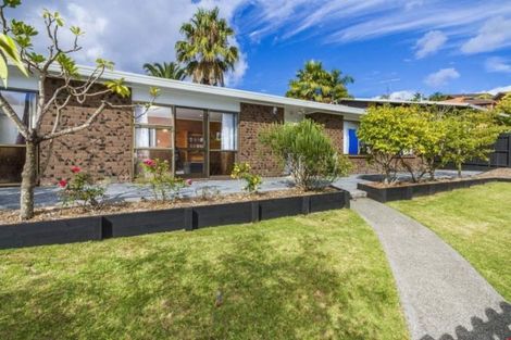Photo of property in 1 Naviti Place, Browns Bay, Auckland, 0630