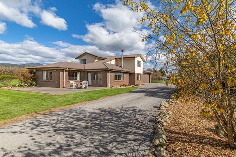 Photo of property in 370 Tararua Road, Levin, 5571