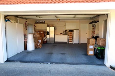 Photo of property in 36 Gillett Place, Botany Downs, Auckland, 2014