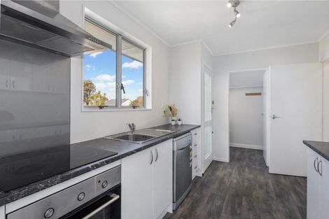 Photo of property in 63 Ruskin Road, Newlands, Wellington, 6037