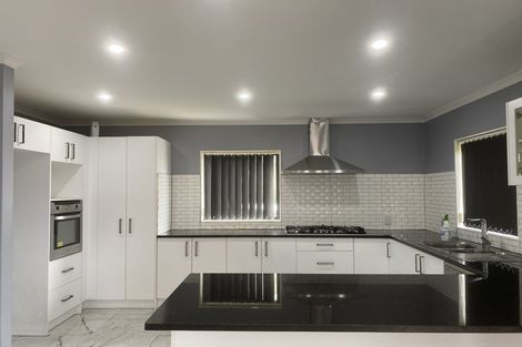 Photo of property in 10 Millcroft Lane, Ranui, Auckland, 0612