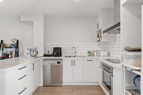 Photo of property in 33b Wairau Road, Forrest Hill, Auckland, 0627
