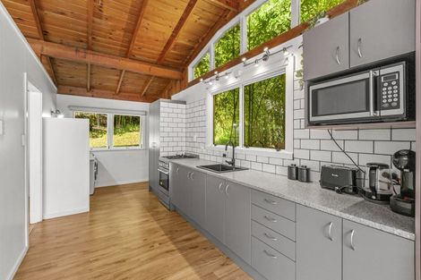 Photo of property in 1 Cross Street, Raglan, 3225