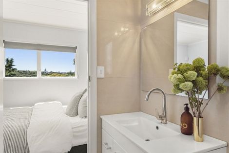 Photo of property in 14 Tarahanga Street, Northcote, Auckland, 0627