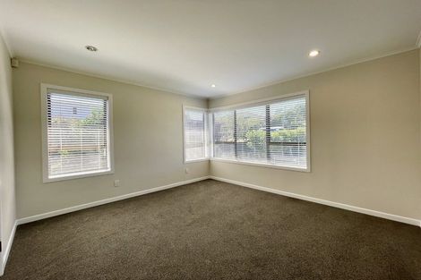Photo of property in 2/5 Howard Road, Northcote, Auckland, 0627