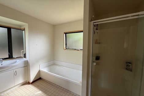 Photo of property in 1/194 Whangaparaoa Road, Red Beach, 0932