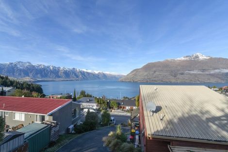 Photo of property in 60b Wynyard Crescent, Fernhill, Queenstown, 9300