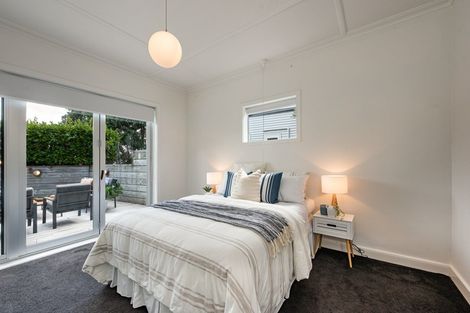 Photo of property in 116 Nevay Road, Karaka Bays, Wellington, 6022