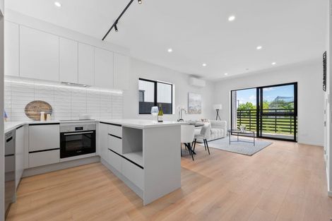 Photo of property in 1/18 Albert Road, Kelston, Auckland, 0602