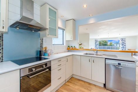 Photo of property in 11 Hicks Crescent, Waikanae Beach, Waikanae, 5036