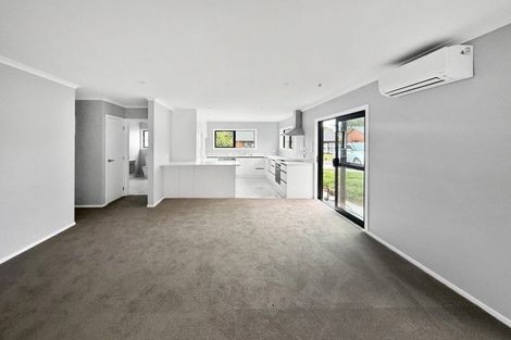 Photo of property in 13 Winnie Close, Acacia Bay, Taupo, 3330