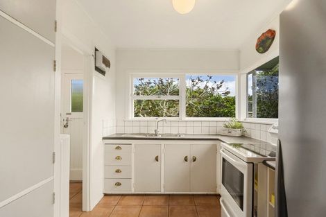 Photo of property in 2/2b Grove Road, Narrow Neck, Auckland, 0624