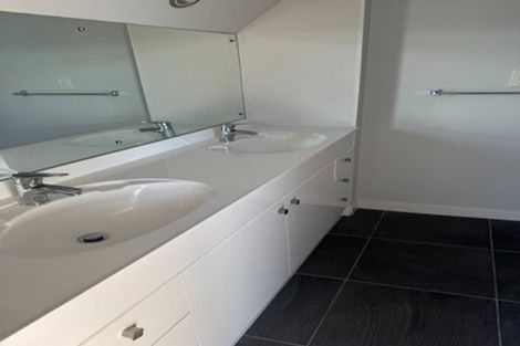 Photo of property in 2/7 Calypso Place, Rothesay Bay, Auckland, 0630