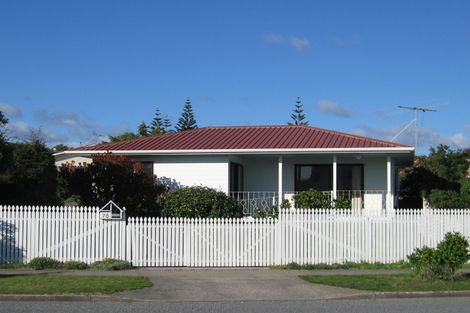 Photo of property in 78 Queens Road, Waikanae Beach, Waikanae, 5036