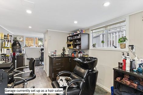 Photo of property in 53 Chatsworth Crescent, Pakuranga Heights, Auckland, 2010