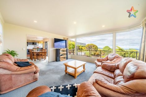 Photo of property in 9 Oceanview Terrace, Tirohanga, Lower Hutt, 5010