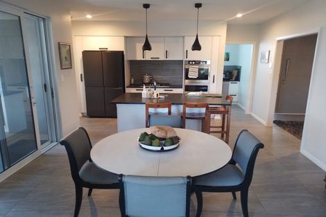 Photo of property in 21 Makura Drive, Papamoa Beach, Papamoa, 3118