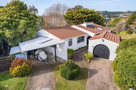 Photo of property in 22 Solander Place, Whitby, Porirua, 5024