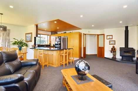 Photo of property in 11 Amdale Avenue, Broomfield, Christchurch, 8042