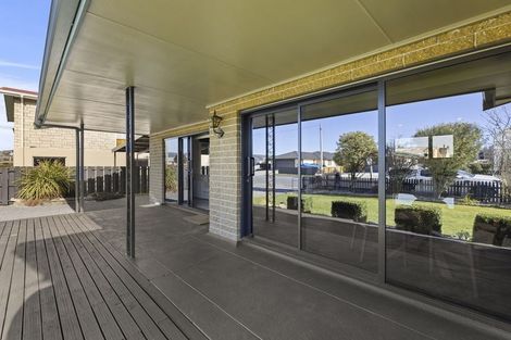 Photo of property in 15 Cross Street, Milton, 9220