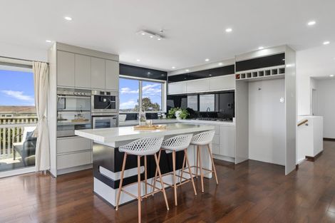 Photo of property in 627a Glenfield Road, Totara Vale, Auckland, 0629