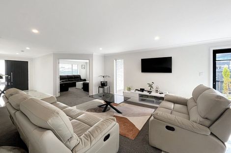 Photo of property in 104 Johnstone Drive, Fitzherbert, Palmerston North, 4410