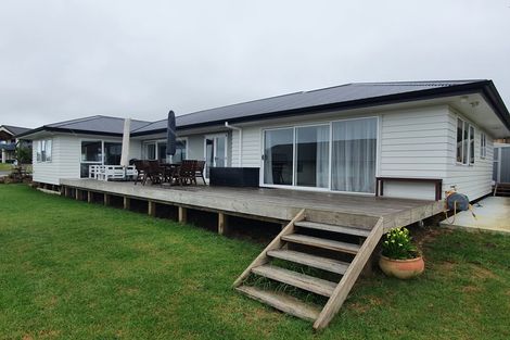 Photo of property in 32 Eagles Way, Cable Bay, 0420