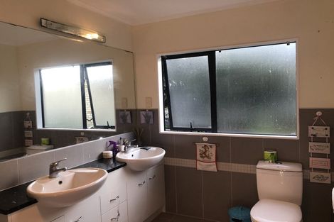 Photo of property in 37 Virginia Street, Henderson, Auckland, 0612