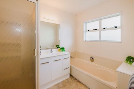 Photo of property in 4b Ngahina Street, Paraparaumu, 5032