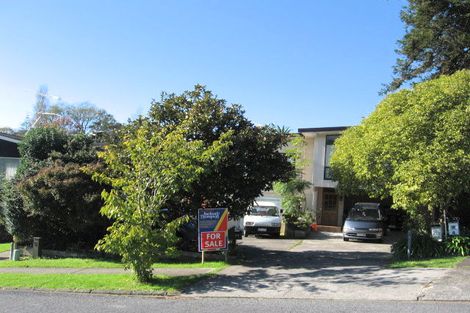 Photo of property in 23 Pickwick Parade, Mellons Bay, Auckland, 2014