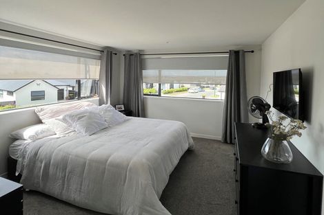 Photo of property in 2 Rose Lane, Papamoa, 3118