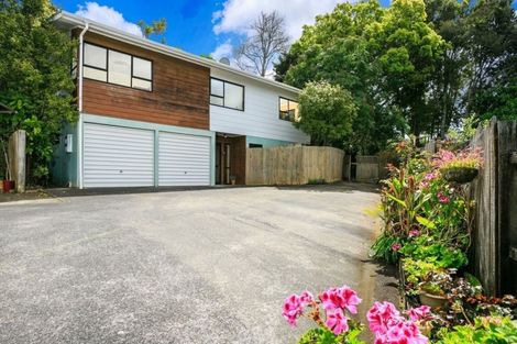 Photo of property in 2/21 Greenvalley Rise, Glenfield, Auckland, 0629