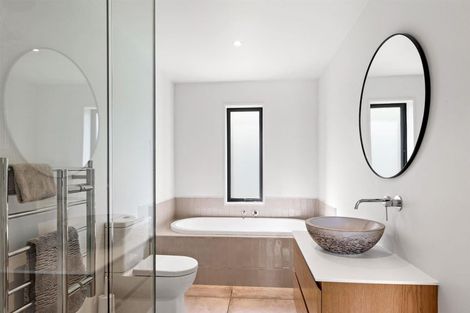 Photo of property in 8 Redwood Court, Kelvin Heights, Queenstown, 9300