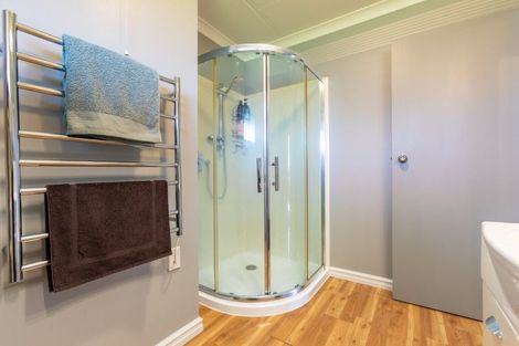 Photo of property in 16 Ross Street, Woodville, 4920