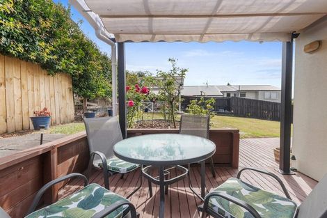 Photo of property in 2/883 East Coast Road, Northcross, Auckland, 0632