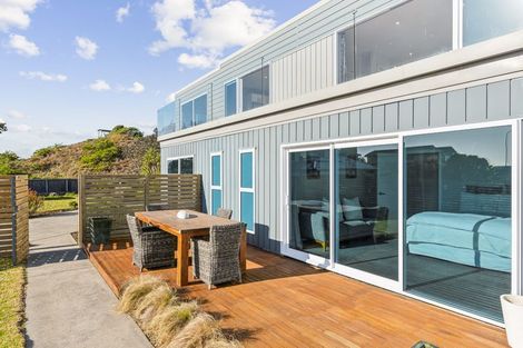 Photo of property in 156 Field Way, Waikanae Beach, Waikanae, 5036