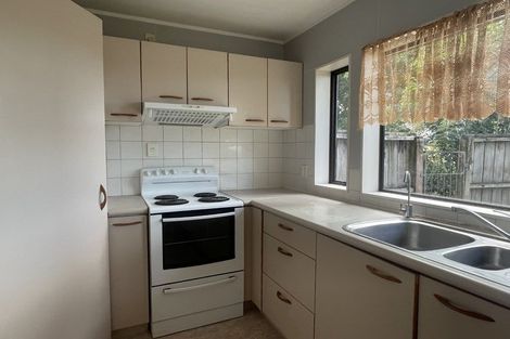 Photo of property in 4 Heversham Place, Glendene, Auckland, 0602