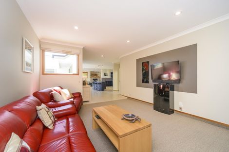 Photo of property in 27 The Strand, Fitzherbert, Palmerston North, 4410