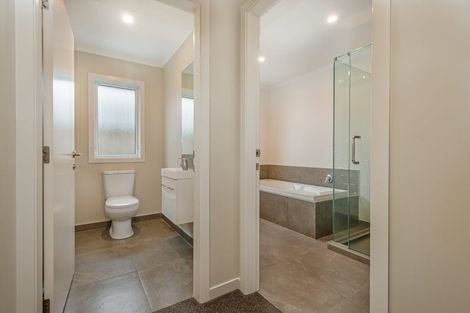 Photo of property in 26 Atlantic Drive, Fitzherbert, Palmerston North, 4410