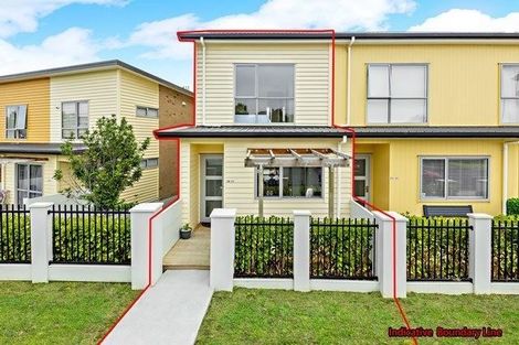 Photo of property in 28/11 Ray Small Drive, Papakura, 2110