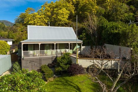 Photo of property in 17 Garden Terrace, Picton, 7220