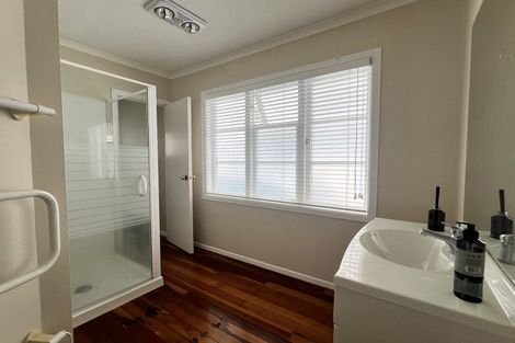 Photo of property in 607 Beach Road, Rothesay Bay, Auckland, 0630