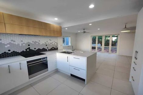 Photo of property in 24 Tyrian Close, Half Moon Bay, Auckland, 2012