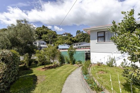 Photo of property in 32 Beaumont Crescent, Frankleigh Park, New Plymouth, 4310