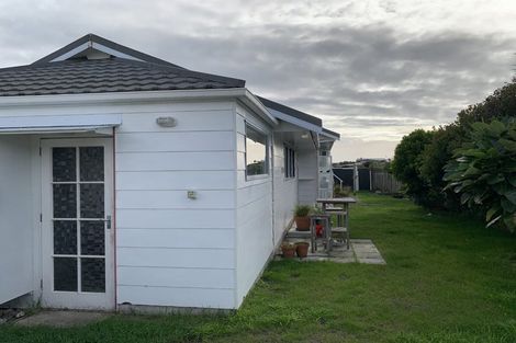 Photo of property in 2 Marram Way, Peka Peka, Waikanae, 5391