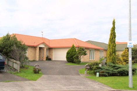 Photo of property in 2/10 Embleton Close, Northpark, Auckland, 2013