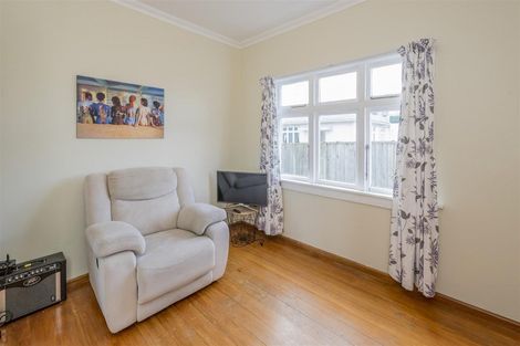 Photo of property in 6 Queenwood Road, Levin, 5510