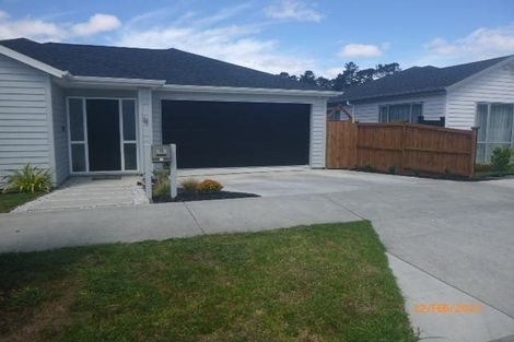 Photo of property in 16 Ropere Street, Kumeu, 0810